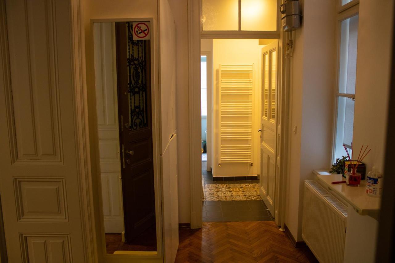 Main Street Apartment Mila Zagreb Buitenkant foto